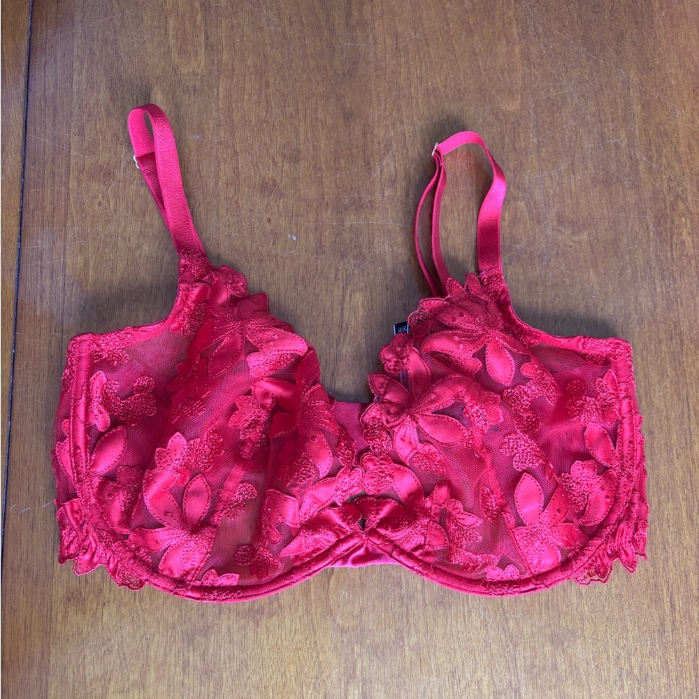 Barely Worn Victoria's Secret Vibrant Red Floral Lace Bra
